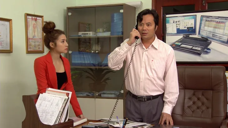 Phim Hoa hồng mua chịu - Tập 17: Phương (Thu Quỳnh) ngày càng làm ăn phát đạt - Ảnh 5. Phim Hoa hồng mua chịu - Tập 17: Phương (Thu Quỳnh) ngày càng làm ăn phát đạt - Ảnh 5.