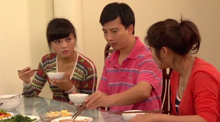 Phim Hoa hồng mua chịu - Tập 1: Phương (Thu Quỳnh) chật vật xin việc làm sau khi tốt nghiệp ĐH - Ảnh 4. Phim Hoa hồng mua chịu - Tập 1: Phương (Thu Quỳnh) chật vật xin việc làm sau khi tốt nghiệp ĐH - Ảnh 4.