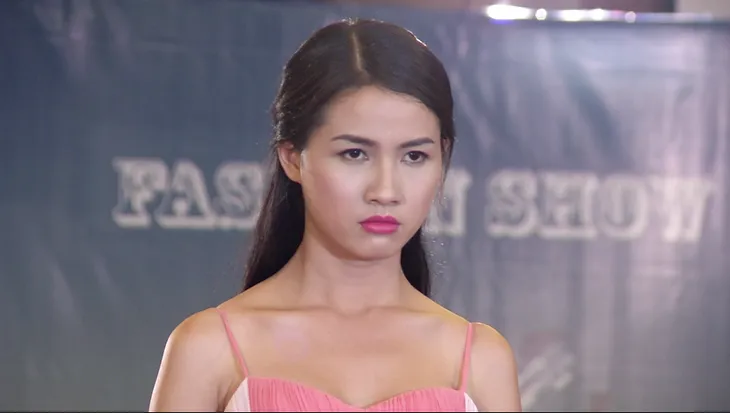 Phim Thảm đỏ - Tập 2: Nguyệt Hằng (Hoàng Oanh) bắt tay với Hoàng Dũng (Lương Thế Thành) để lừa mẹ - Ảnh 2. Phim Thảm đỏ - Tập 2: Nguyệt Hằng (Hoàng Oanh) bắt tay với Hoàng Dũng (Lương Thế Thành) để lừa mẹ - Ảnh 2.