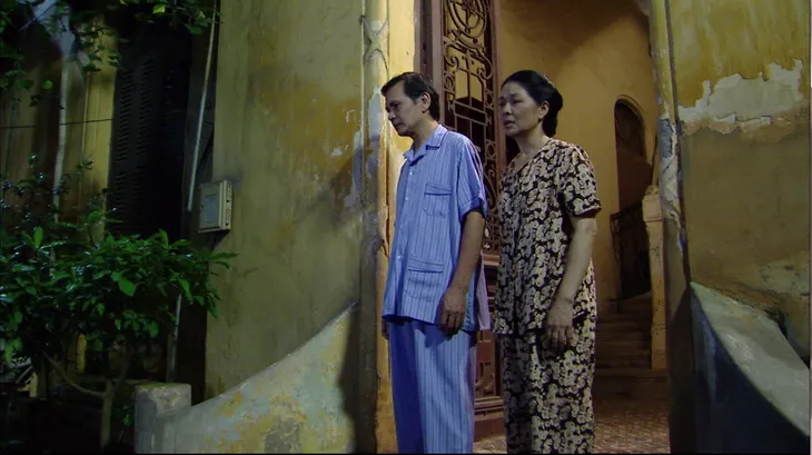 Phim Giao mùa - Tập 16: Hoà (Thanh Huyền) trút giận lên Mai (Huyền Lizzie) vì nghĩ bị bạn lừa dối - Ảnh 4. Phim Giao mùa - Tập 16: Hoà (Thanh Huyền) trút giận lên Mai (Huyền Lizzie) vì nghĩ bị bạn lừa dối - Ảnh 4.