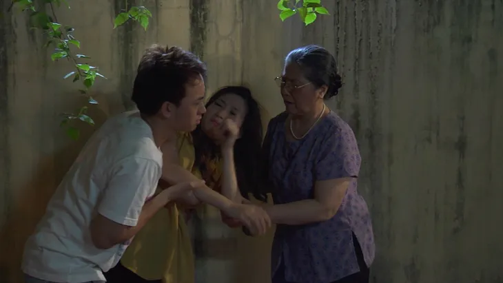 Phim Giao mùa - Tập 37: Chán Trung (Tiến Lộc), Hòa (Thanh Huyền) muốn đổi chồng - Ảnh 4. Phim Giao mùa - Tập 37: Chán Trung (Tiến Lộc), Hòa (Thanh Huyền) muốn đổi chồng - Ảnh 4.