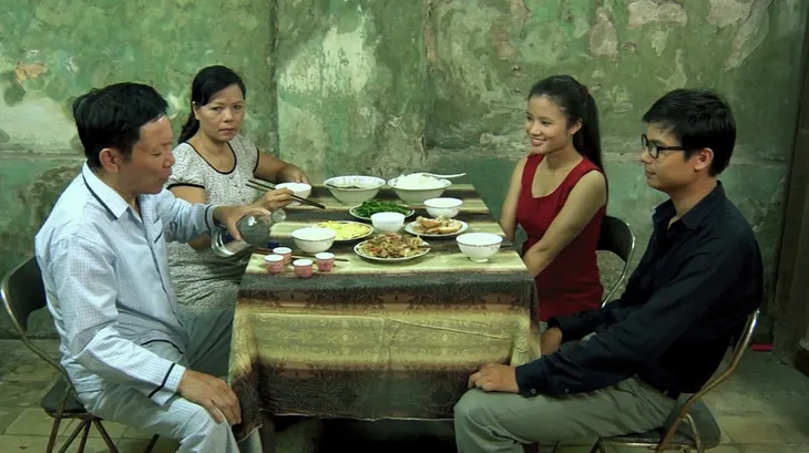 Phim Hoa cỏ may - Tập 10: Na (Nguyệt Hà) quyết tâm giữ kín chuyện mắc bệnh ung thư - Ảnh 3. Phim Hoa cỏ may - Tập 10: Na (Nguyệt Hà) quyết tâm giữ kín chuyện mắc bệnh ung thư - Ảnh 3.