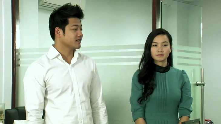 Phim Hoa cỏ may - Tập 2: Thái (Hải Anh) cùng lúc gặp hai người con gái sau này yêu anh - Ảnh 9. Phim Hoa cỏ may - Tập 2: Thái (Hải Anh) cùng lúc gặp hai người con gái sau này yêu anh - Ảnh 9.