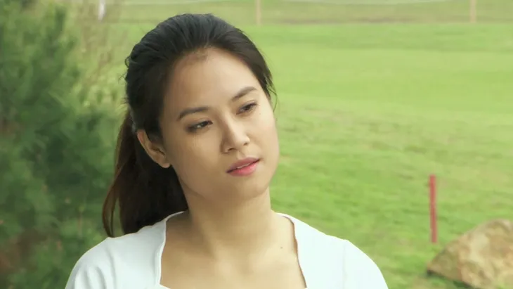 Phim Hoa cỏ may - Tập 4: Đan (Hạnh Sino) bắt đầu thích Thái (Hải Anh) - Ảnh 13. Phim Hoa cỏ may - Tập 4: Đan (Hạnh Sino) bắt đầu thích Thái (Hải Anh) - Ảnh 13.