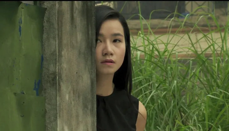 Phim Hoa cỏ may - Tập 5: Đan (Hạnh Sino) bất ngờ hôn Thái (Hải Anh) - Ảnh 3. Phim Hoa cỏ may - Tập 5: Đan (Hạnh Sino) bất ngờ hôn Thái (Hải Anh) - Ảnh 3.