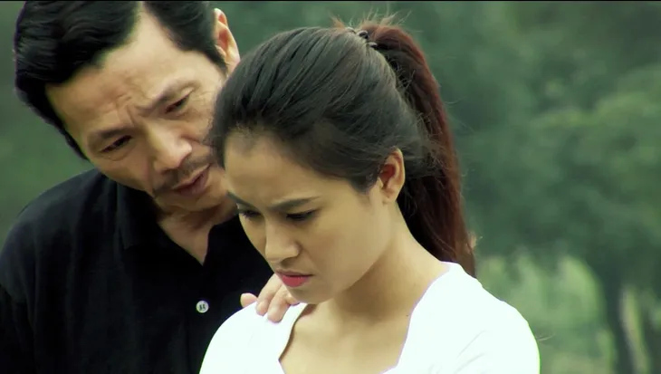 Phim Hoa cỏ may - Tập 10: Na (Nguyệt Hà) quyết tâm giữ kín chuyện mắc bệnh ung thư - Ảnh 4. Phim Hoa cỏ may - Tập 10: Na (Nguyệt Hà) quyết tâm giữ kín chuyện mắc bệnh ung thư - Ảnh 4.