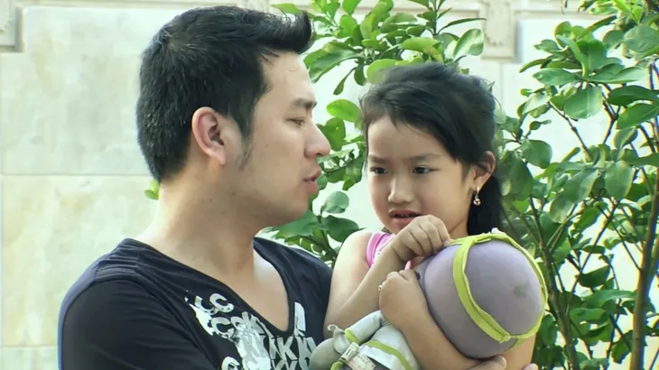 Phim Hoa cỏ may - Tập 16: Na (Nguyệt Hà) sống trong sợ hãi và tuyệt vọng - Ảnh 5. Phim Hoa cỏ may - Tập 16: Na (Nguyệt Hà) sống trong sợ hãi và tuyệt vọng - Ảnh 5.