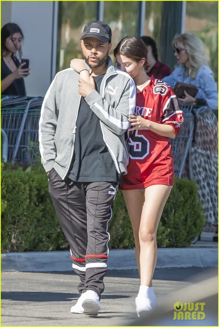Phát ghen với sự ngọt ngào của Selena Gomez và tình mới - Ảnh 1. Phát ghen với sự ngọt ngào của Selena Gomez và tình mới - Ảnh 1.
