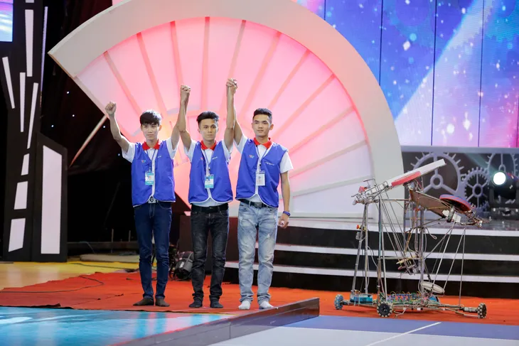 VCK Robocon Việt Nam 2017: Nhìn lại những hình ảnh tại hai bảng đấu tử thần - Ảnh 2. VCK Robocon Việt Nam 2017: Nhìn lại những hình ảnh tại hai bảng đấu tử thần - Ảnh 2.