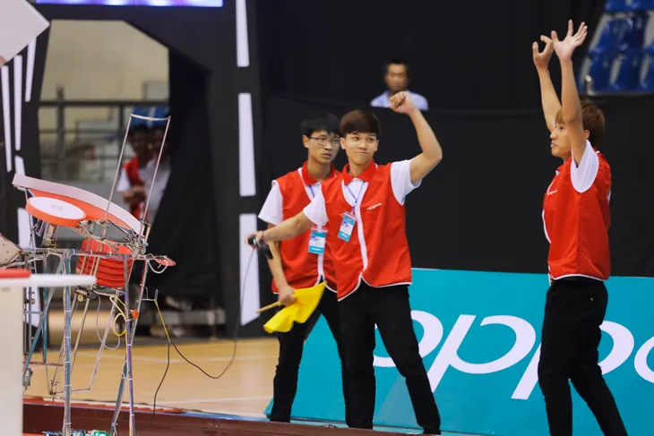 VCK Robocon Việt Nam 2017: Nhìn lại những hình ảnh tại hai bảng đấu tử thần - Ảnh 6. VCK Robocon Việt Nam 2017: Nhìn lại những hình ảnh tại hai bảng đấu tử thần - Ảnh 6.