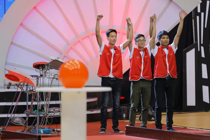 VCK Robocon Việt Nam 2017: Nhìn lại những hình ảnh tại hai bảng đấu tử thần - Ảnh 17. VCK Robocon Việt Nam 2017: Nhìn lại những hình ảnh tại hai bảng đấu tử thần - Ảnh 17.