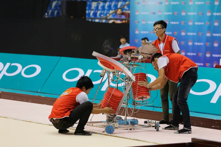 VCK Robocon Việt Nam 2017: Nhìn lại những hình ảnh tại hai bảng đấu tử thần - Ảnh 19. VCK Robocon Việt Nam 2017: Nhìn lại những hình ảnh tại hai bảng đấu tử thần - Ảnh 19.