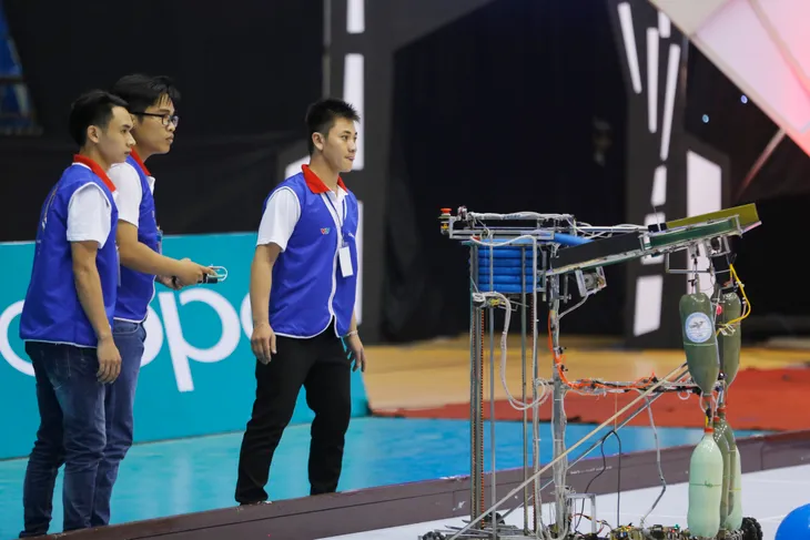 VCK Robocon Việt Nam 2017: Nhìn lại những hình ảnh tại hai bảng đấu tử thần - Ảnh 10. VCK Robocon Việt Nam 2017: Nhìn lại những hình ảnh tại hai bảng đấu tử thần - Ảnh 10.