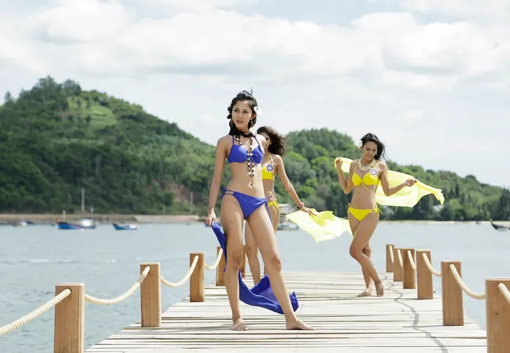 Thí sinh Hoa hậu Hữu nghị ASEAN khoe vẻ đẹp nóng bỏng tại Nhất Tự Sơn - Ảnh 4. Thí sinh Hoa hậu Hữu nghị ASEAN khoe vẻ đẹp nóng bỏng tại Nhất Tự Sơn - Ảnh 4.