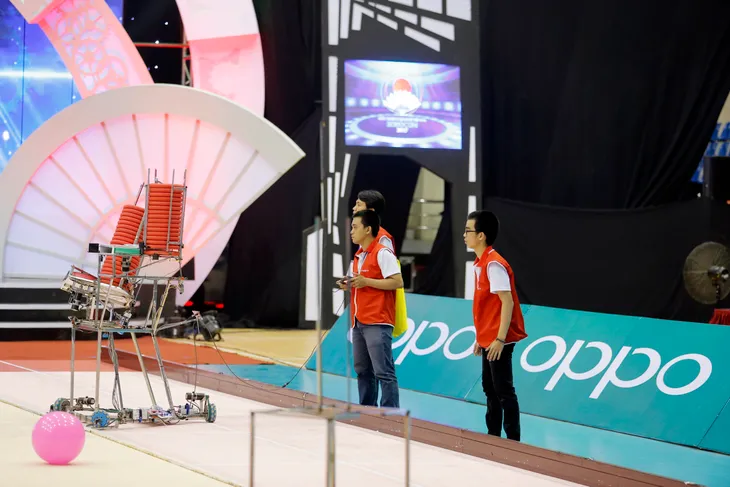 VCK Robocon Việt Nam 2017: Nhìn lại những hình ảnh tại vòng 1/8 - Ảnh 4. VCK Robocon Việt Nam 2017: Nhìn lại những hình ảnh tại vòng 1/8 - Ảnh 4.