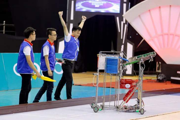 VCK Robocon Việt Nam 2017: Nhìn lại những hình ảnh tại vòng 1/8 - Ảnh 22. VCK Robocon Việt Nam 2017: Nhìn lại những hình ảnh tại vòng 1/8 - Ảnh 22.