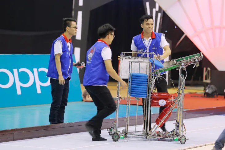 VCK Robocon Việt Nam 2017: Nhìn lại những hình ảnh tại vòng 1/8 - Ảnh 24. VCK Robocon Việt Nam 2017: Nhìn lại những hình ảnh tại vòng 1/8 - Ảnh 24.