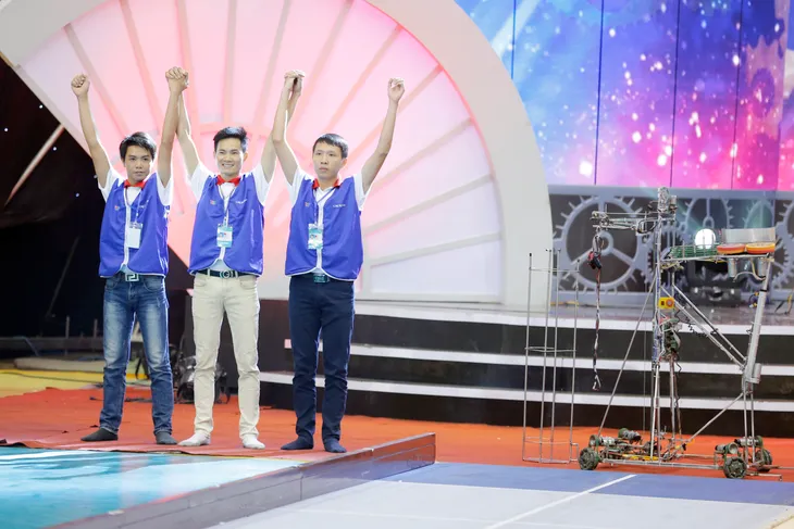 VCK Robocon Việt Nam 2017: Nhìn lại những hình ảnh tại vòng 1/8 - Ảnh 28. VCK Robocon Việt Nam 2017: Nhìn lại những hình ảnh tại vòng 1/8 - Ảnh 28.