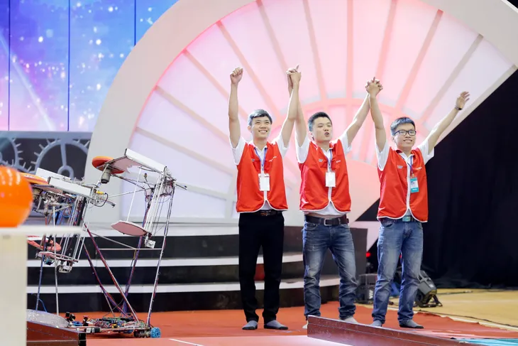 VCK Robocon Việt Nam 2017: Nhìn lại những hình ảnh tại vòng 1/8 - Ảnh 29. VCK Robocon Việt Nam 2017: Nhìn lại những hình ảnh tại vòng 1/8 - Ảnh 29.