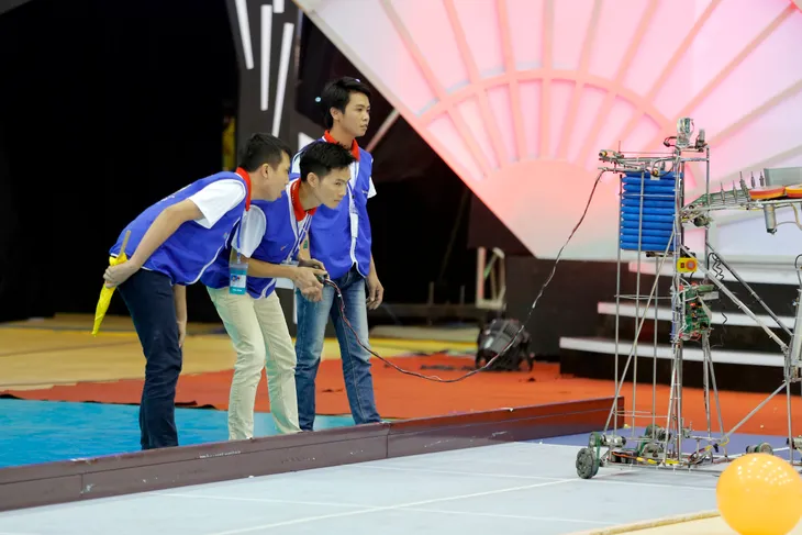 VCK Robocon Việt Nam 2017: Nhìn lại những hình ảnh tại vòng 1/8 - Ảnh 36. VCK Robocon Việt Nam 2017: Nhìn lại những hình ảnh tại vòng 1/8 - Ảnh 36.