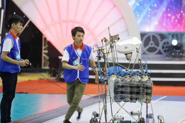VCK Robocon Việt Nam 2017: Nhìn lại những hình ảnh tại vòng 1/8 - Ảnh 43. VCK Robocon Việt Nam 2017: Nhìn lại những hình ảnh tại vòng 1/8 - Ảnh 43.