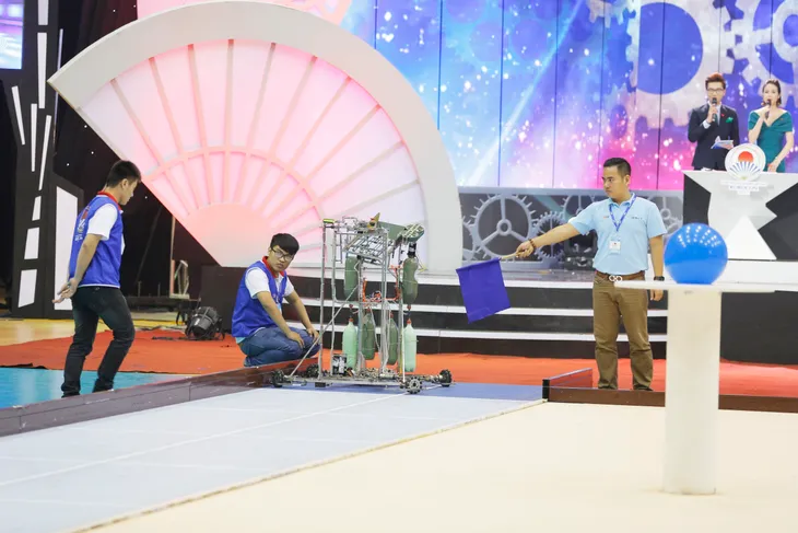 VCK Robocon Việt Nam 2017: Nhìn lại những hình ảnh tại vòng 1/8 - Ảnh 51. VCK Robocon Việt Nam 2017: Nhìn lại những hình ảnh tại vòng 1/8 - Ảnh 51.