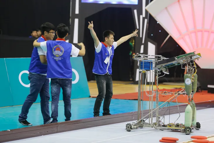 VCK Robocon Việt Nam 2017: Nhìn lại những hình ảnh tại vòng 1/8 - Ảnh 58. VCK Robocon Việt Nam 2017: Nhìn lại những hình ảnh tại vòng 1/8 - Ảnh 58.