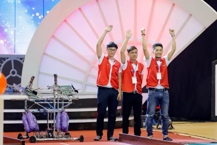 VCK Robocon Việt Nam 2017: Nhìn lại những hình ảnh tại vòng 1/8 - Ảnh 72. VCK Robocon Việt Nam 2017: Nhìn lại những hình ảnh tại vòng 1/8 - Ảnh 72.