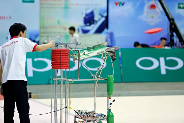 Robocon Việt Nam 2017: Nhiều đội gây ấn tượng ngay từ buổi thử sân - Ảnh 10. Robocon Việt Nam 2017: Nhiều đội gây ấn tượng ngay từ buổi thử sân - Ảnh 10.
