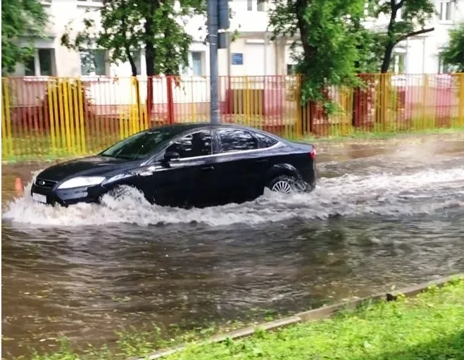 Bão lớn thế kỷ đổ bộ vào Moscow (Nga) - Ảnh 3. Bão lớn thế kỷ đổ bộ vào Moscow (Nga) - Ảnh 3.