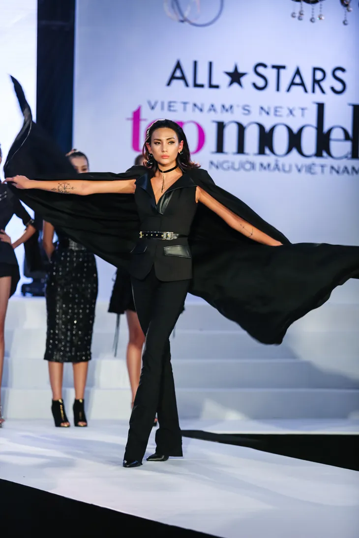 Soi gu thời trang của Võ Hoàng Yến tại Vietnams Next Top Model 2017 - Ảnh 1. Soi gu thời trang của Võ Hoàng Yến tại Vietnams Next Top Model 2017 - Ảnh 1.
