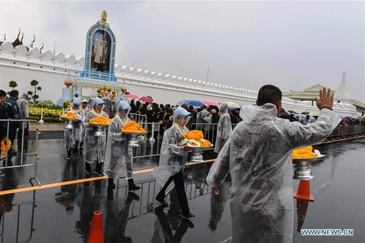 Thái Lan tưởng niệm 1 năm ngày vua Bhumibol Adulyadej băng hà - Ảnh 2. Thái Lan tưởng niệm 1 năm ngày vua Bhumibol Adulyadej băng hà - Ảnh 2.