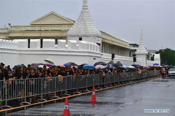 Thái Lan tưởng niệm 1 năm ngày vua Bhumibol Adulyadej băng hà - Ảnh 3. Thái Lan tưởng niệm 1 năm ngày vua Bhumibol Adulyadej băng hà - Ảnh 3.
