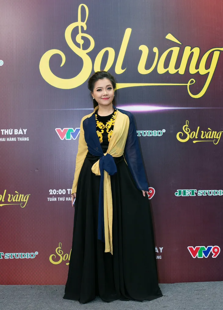 Cựu thành viên Mắt Ngọc khoe vẻ đẹp duyên dáng ở hậu trường Sol Vàng - Ảnh 2. Cựu thành viên Mắt Ngọc khoe vẻ đẹp duyên dáng ở hậu trường Sol Vàng - Ảnh 2.