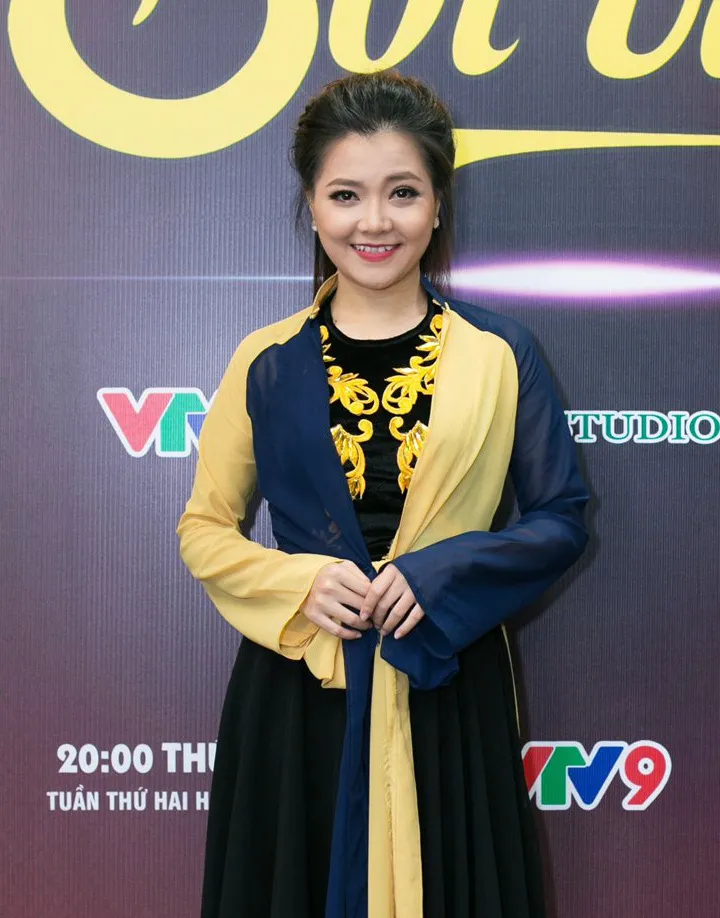 Cựu thành viên Mắt Ngọc khoe vẻ đẹp duyên dáng ở hậu trường Sol Vàng - Ảnh 1. Cựu thành viên Mắt Ngọc khoe vẻ đẹp duyên dáng ở hậu trường Sol Vàng - Ảnh 1.