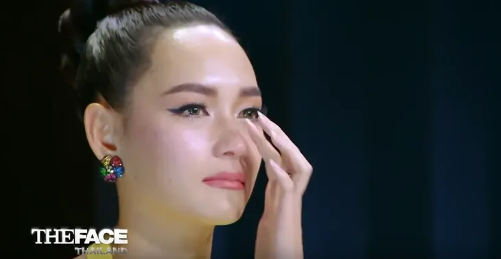 HLV The Face Thái Lan giàn giụa nước mắt khi tự loại học trò - Ảnh 2. HLV The Face Thái Lan giàn giụa nước mắt khi tự loại học trò - Ảnh 2.