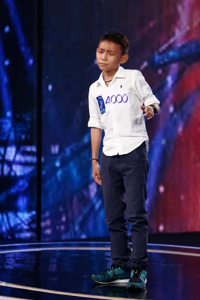 Vietnam Idol Kids 2017: Cậu bé chăn vịt nhà nghèo gây xúc động khi hát dành tặng ba - Ảnh 1. Vietnam Idol Kids 2017: Cậu bé chăn vịt nhà nghèo gây xúc động khi hát dành tặng ba - Ảnh 1.