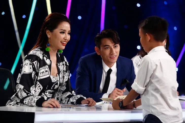 Vietnam Idol Kids 2017: Cậu bé chăn vịt nhà nghèo gây xúc động khi hát dành tặng ba - Ảnh 2. Vietnam Idol Kids 2017: Cậu bé chăn vịt nhà nghèo gây xúc động khi hát dành tặng ba - Ảnh 2.