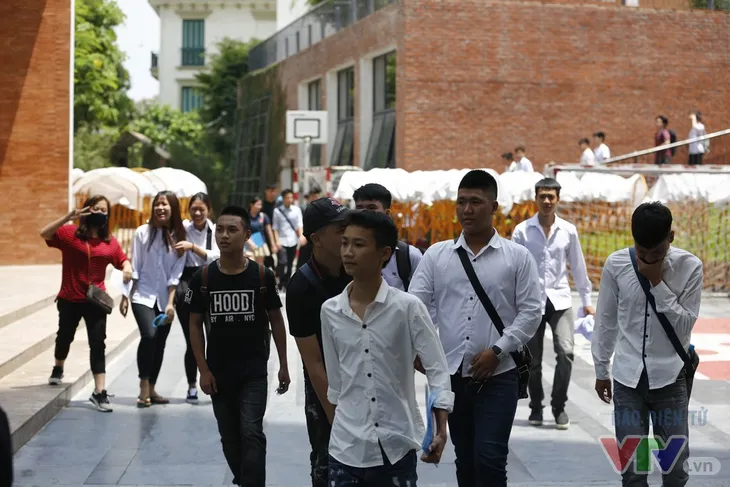 Hoàn thành kỳ thi THPT Quốc gia 2017, các sĩ tử thở phào - Ảnh 6. Hoàn thành kỳ thi THPT Quốc gia 2017, các sĩ tử thở phào - Ảnh 6.