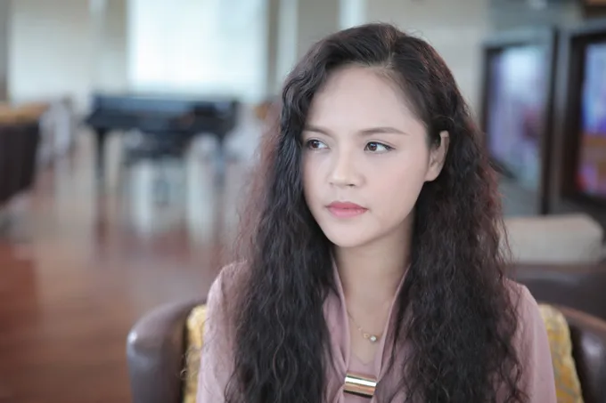 Hình ảnh đối lập của Thu Quỳnh trong hai bộ phim cùng lên sóng VTV - Ảnh 2. Hình ảnh đối lập của Thu Quỳnh trong hai bộ phim cùng lên sóng VTV - Ảnh 2.
