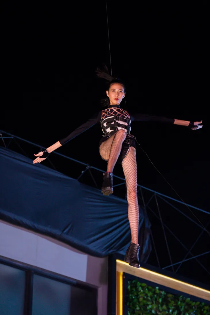 Vietnams Next Top Model 2017: Thử sức đóng phim hành động thất bại, top 6 vẫn được trao cơ hội đi tiếp - Ảnh 3. Vietnams Next Top Model 2017: Thử sức đóng phim hành động thất bại, top 6 vẫn được trao cơ hội đi tiếp - Ảnh 3.