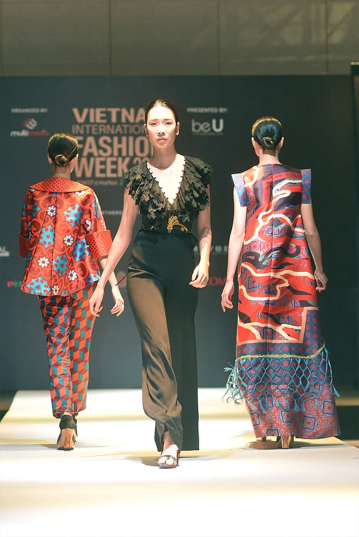 Nhiều NTK danh tiếng hội ngộ tại Tuần lễ thời trang quốc tế Việt Nam Thu - Đông 2017 - Ảnh 1. Nhiều NTK danh tiếng hội ngộ tại Tuần lễ thời trang quốc tế Việt Nam Thu - Đông 2017 - Ảnh 1.