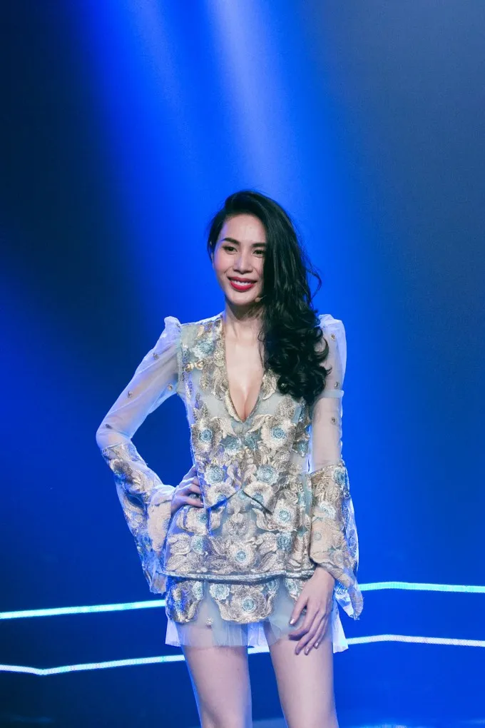 Thủy Tiên xuất hiện đầy gợi cảm ở hậu trường Âm nhạc và Bước nhảy - Ảnh 4. Thủy Tiên xuất hiện đầy gợi cảm ở hậu trường Âm nhạc và Bước nhảy - Ảnh 4.