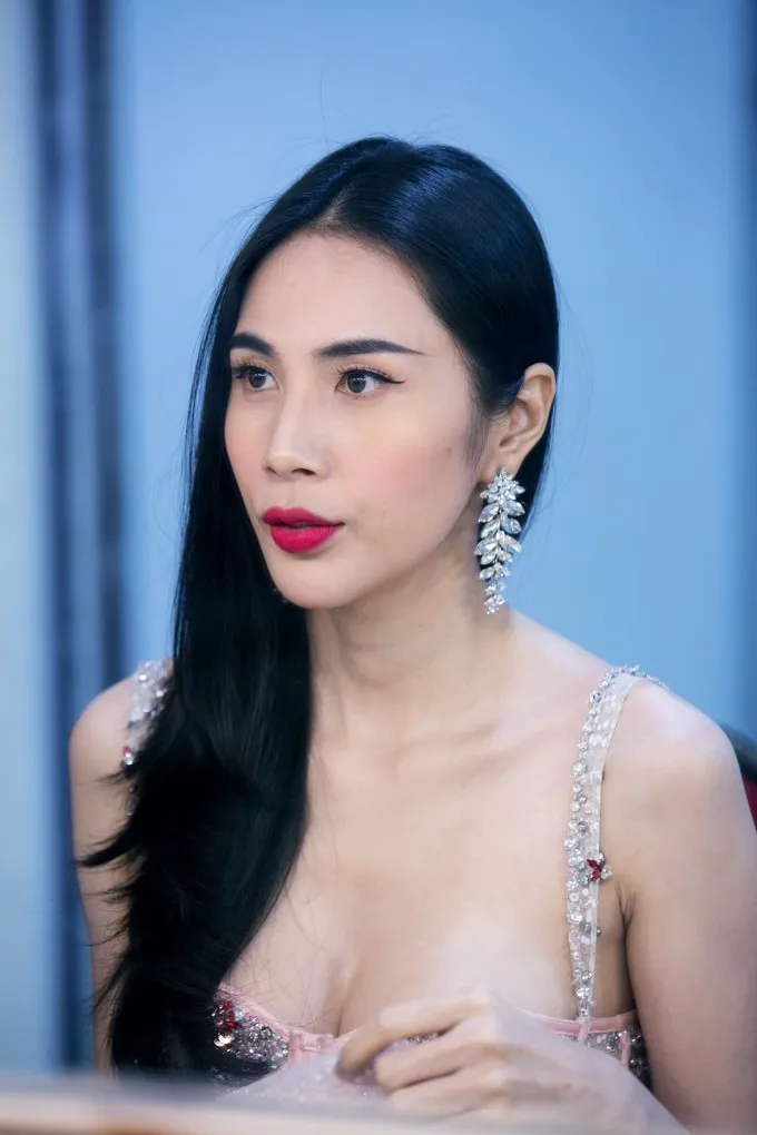 Thủy Tiên xuất hiện đầy gợi cảm ở hậu trường Âm nhạc và Bước nhảy - Ảnh 2. Thủy Tiên xuất hiện đầy gợi cảm ở hậu trường Âm nhạc và Bước nhảy - Ảnh 2.