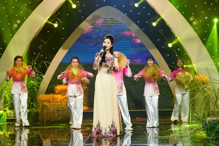 Sol Vàng: Phương Dung nghẹn ngào rơi nước mắt nhớ về quê hương - Ảnh 6. Sol Vàng: Phương Dung nghẹn ngào rơi nước mắt nhớ về quê hương - Ảnh 6.