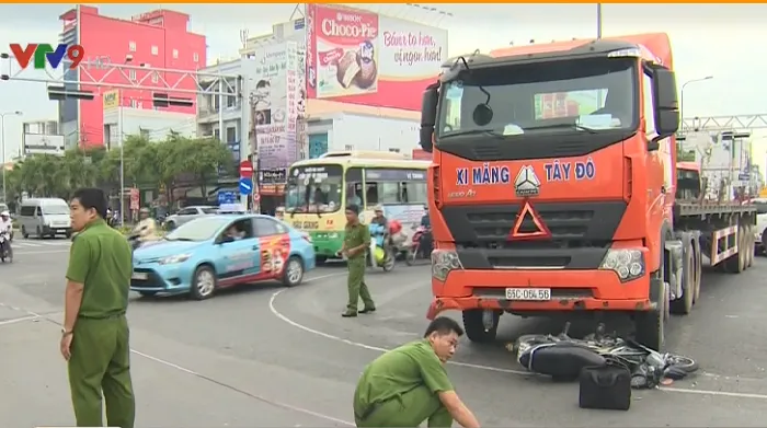 Cần Thơ: Bị cuốn vào gầm xe đầu kéo, một phụ nữ tử vong tại chỗ - Ảnh 1. Cần Thơ: Bị cuốn vào gầm xe đầu kéo, một phụ nữ tử vong tại chỗ - Ảnh 1.