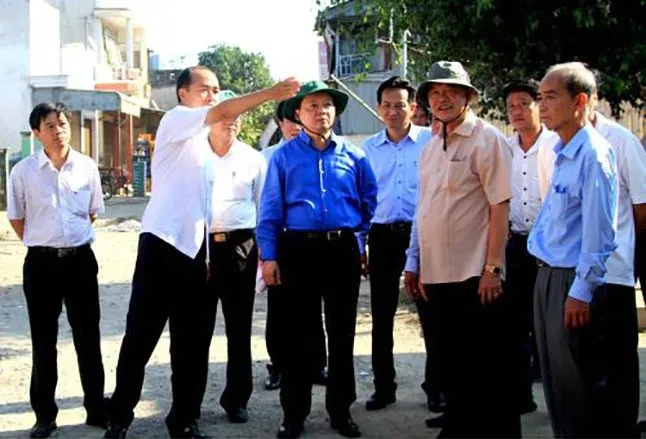 Bộ TN&MT tặng quà người dân vùng sạt lở An Giang - Ảnh 1. Bộ TN&MT tặng quà người dân vùng sạt lở An Giang - Ảnh 1.