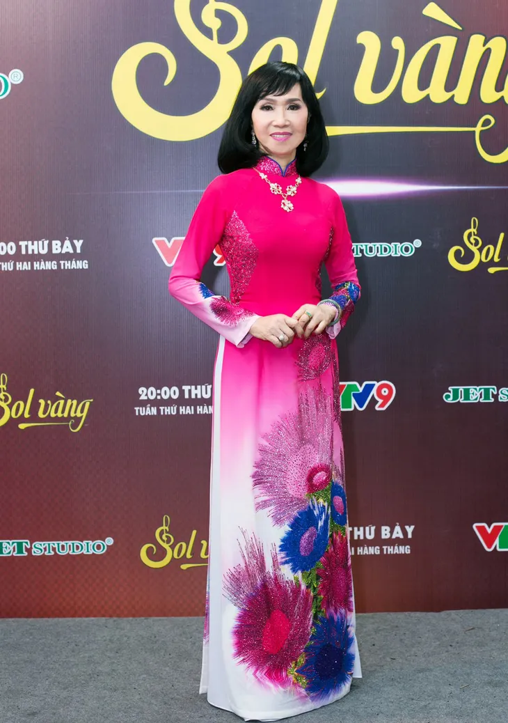 Cựu thành viên Mắt Ngọc khoe vẻ đẹp duyên dáng ở hậu trường Sol Vàng - Ảnh 9. Cựu thành viên Mắt Ngọc khoe vẻ đẹp duyên dáng ở hậu trường Sol Vàng - Ảnh 9.
