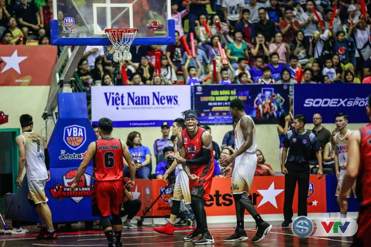 ẢNH: Thang Long Warriors lần thứ ba chiến thắng tại trận derby bóng rổ Thủ đô - Ảnh 20. ẢNH: Thang Long Warriors lần thứ ba chiến thắng tại trận derby bóng rổ Thủ đô - Ảnh 20.