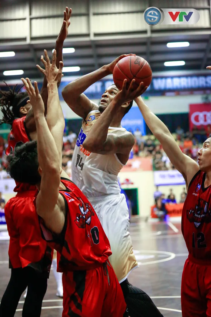 ẢNH: Thang Long Warriors lần thứ ba chiến thắng tại trận derby bóng rổ Thủ đô - Ảnh 16. ẢNH: Thang Long Warriors lần thứ ba chiến thắng tại trận derby bóng rổ Thủ đô - Ảnh 16.